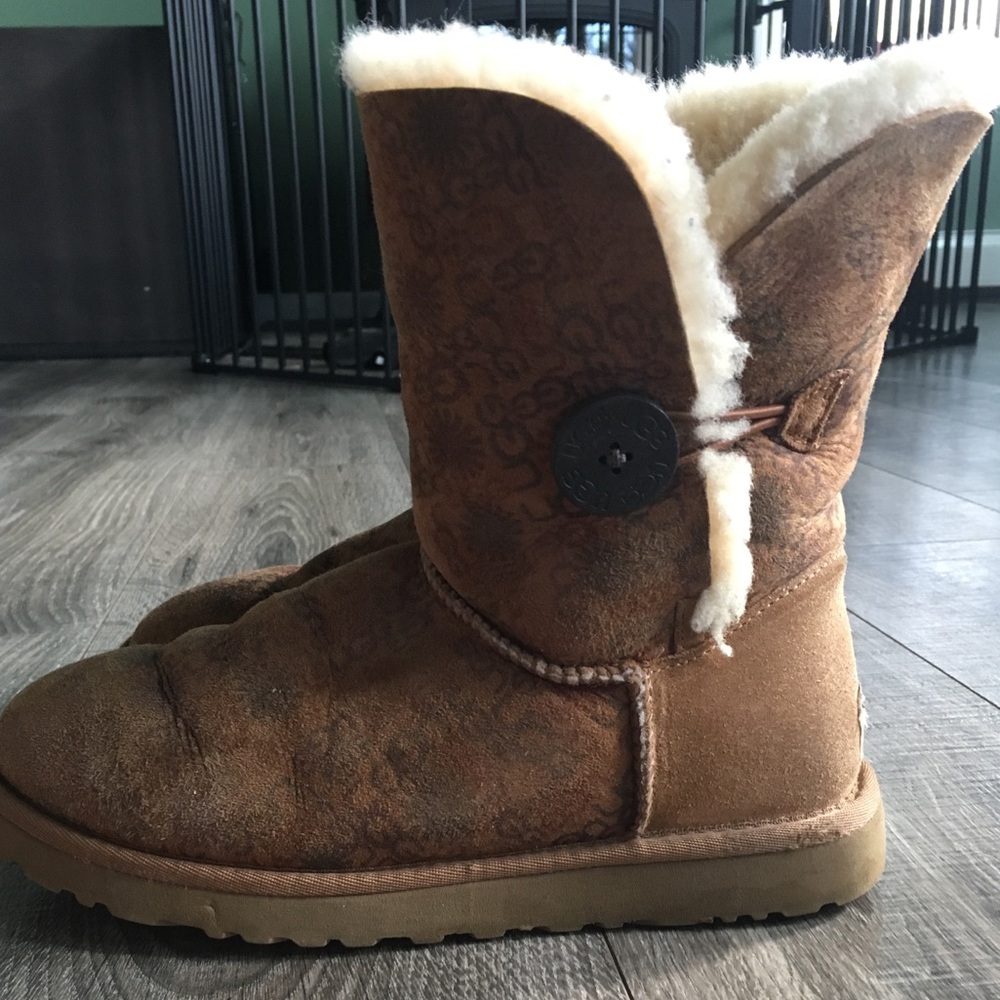 Ugg Bailey Button Logo - image 6